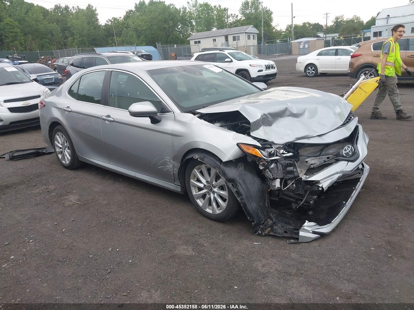 4T1B11HK1JU013122 TOYOTA CAMRY LE 2018