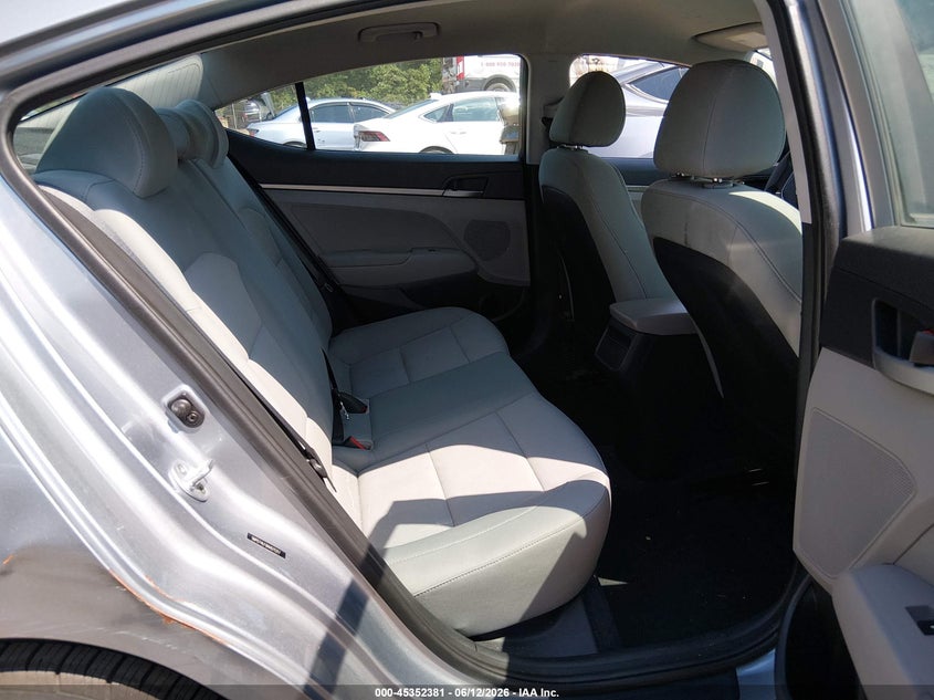 2017 HYUNDAI ELANTRA auction photo 8