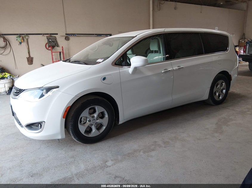 Vin: 2c4rc1h78hr797444, lot: 45850426, chrysler pacifica hybrid touring plus 20172