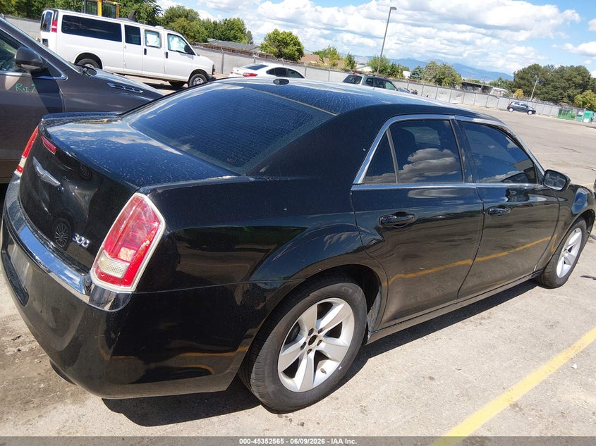 Vin: 2c3ccaag9ch166978, lot: 45850512, chrysler 300 20124