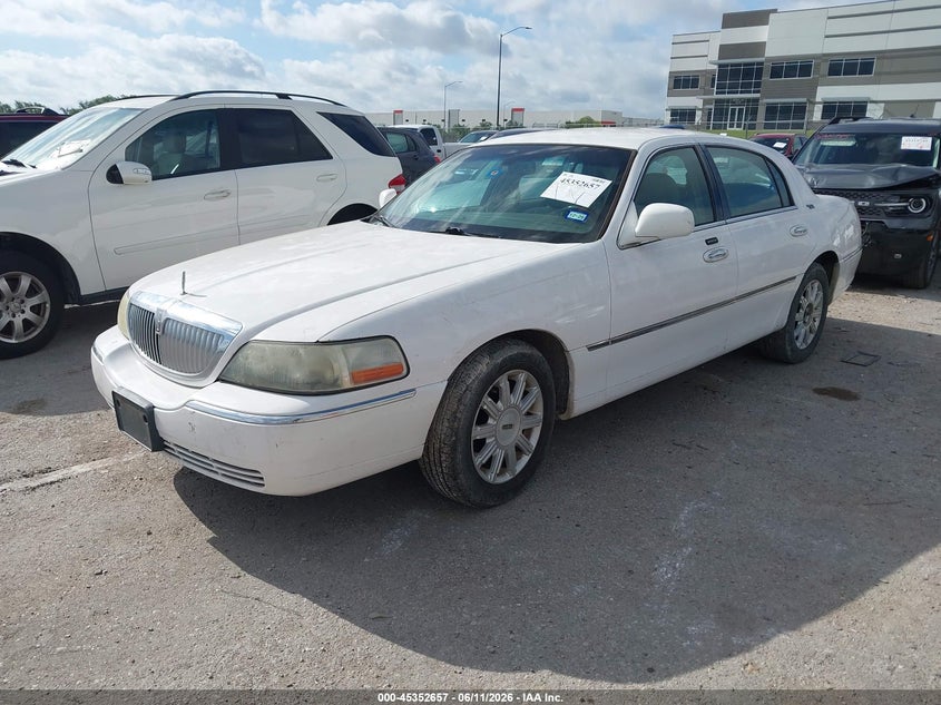 2009 LINCOLN TOWN CAR auction photo 2