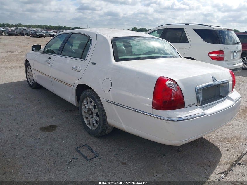 2009 LINCOLN TOWN CAR auction photo 3