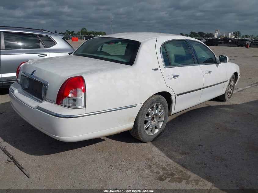 2009 LINCOLN TOWN CAR auction photo 4