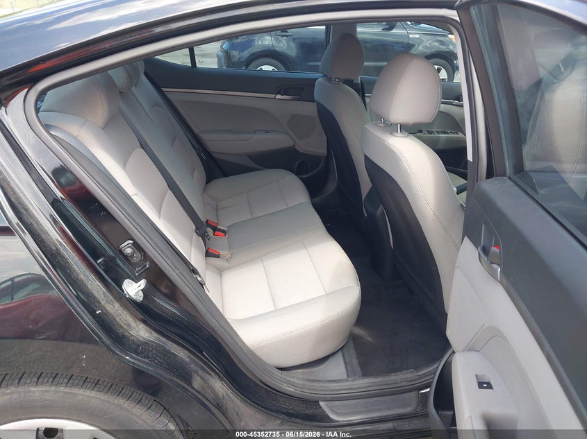 2018 HYUNDAI ELANTRA auction photo 8
