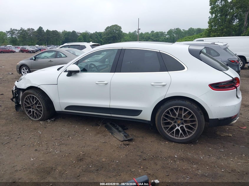 VIN: WP1AB2A57JLB37262 2018 PORSCHE MACAN S
