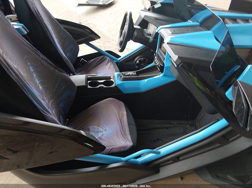 2020 POLARIS SLINGSHOT auction photo 5