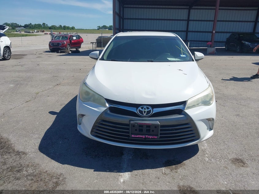 TOYOTA CAMRY - zdjęcie 13