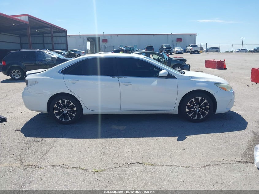 TOYOTA CAMRY - zdjęcie 14