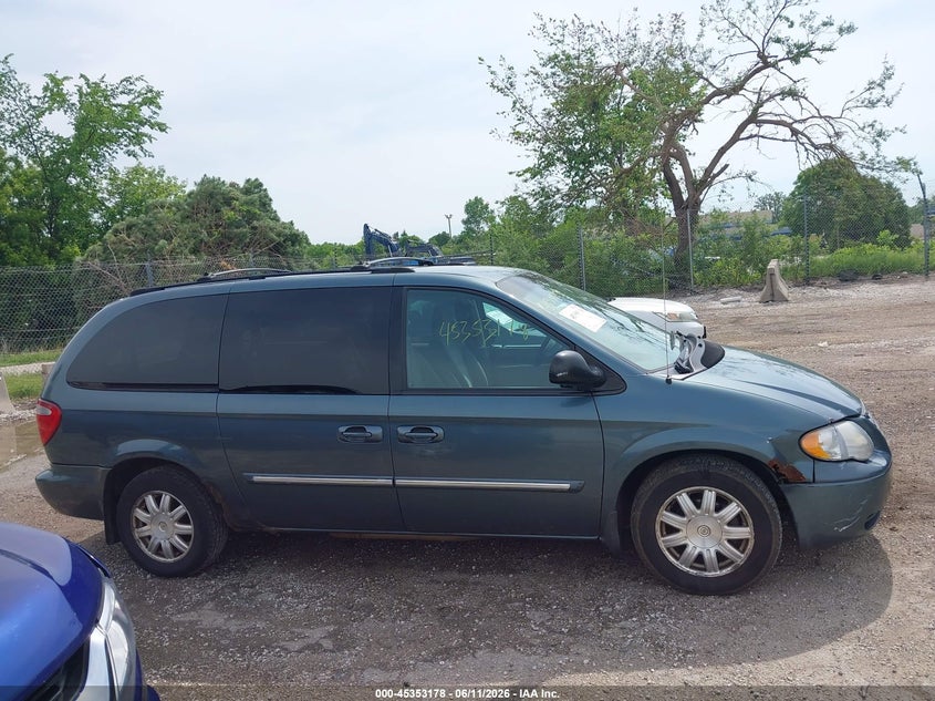 2005 Chrysler Town & Country Touring VIN: 2C4GP54L05R207240 Lot: 45353178
