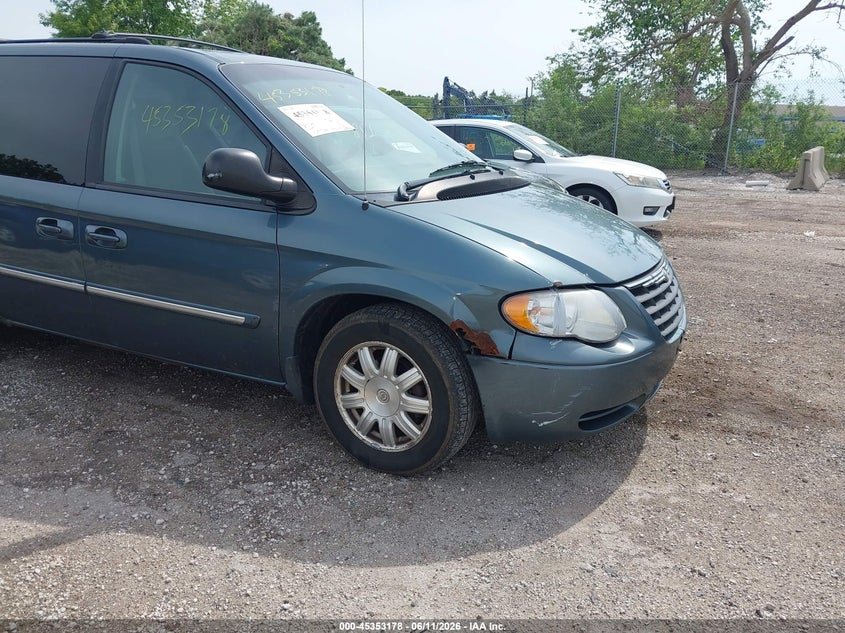 2005 Chrysler Town & Country Touring VIN: 2C4GP54L05R207240 Lot: 45353178