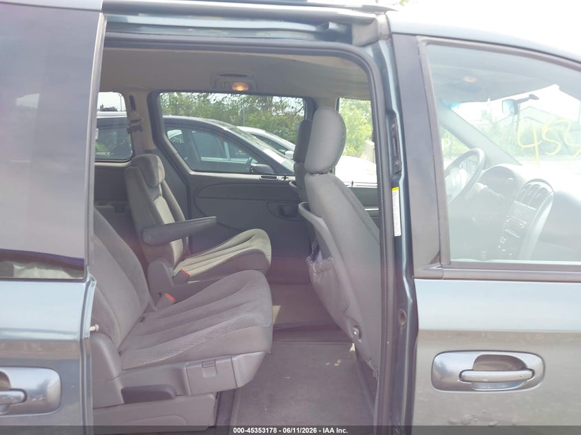 2005 Chrysler Town & Country Touring VIN: 2C4GP54L05R207240 Lot: 45353178