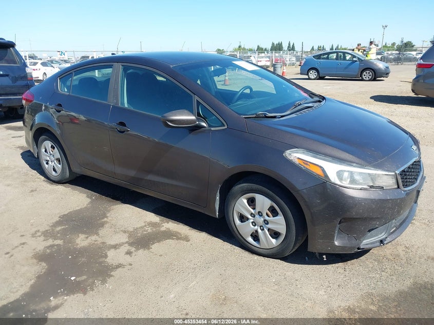 Vin: 3kpfk4a70he006147, lot: 45851401, kia forte lx 2017 img_1