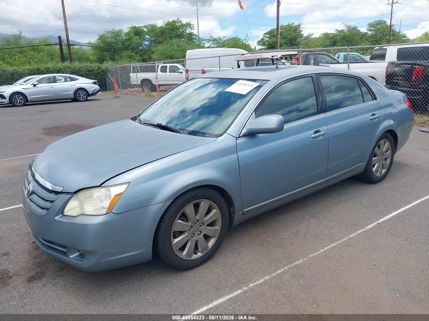 2005 TOYOTA AVALON auction photo 2