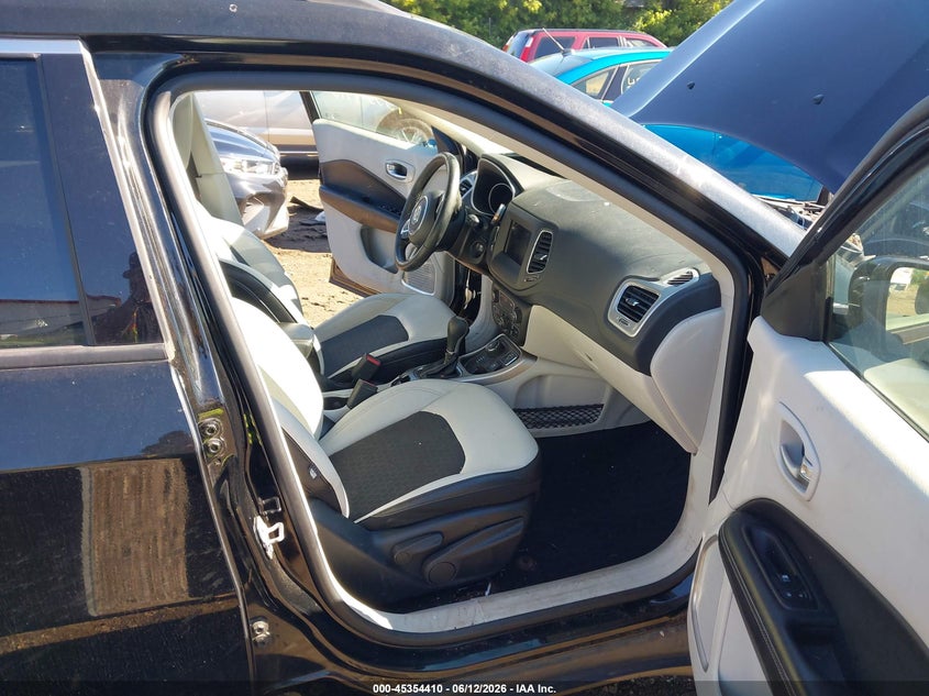 2019 JEEP COMPASS auction photo 5