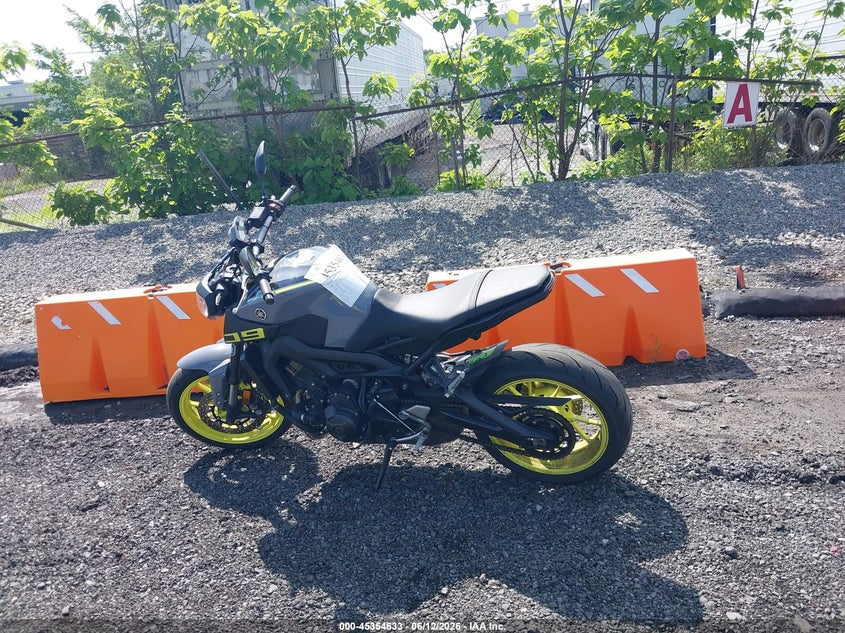 2016 Yamaha Fz09 VIN: JYARN33E3GA011785 Lot: 45354633