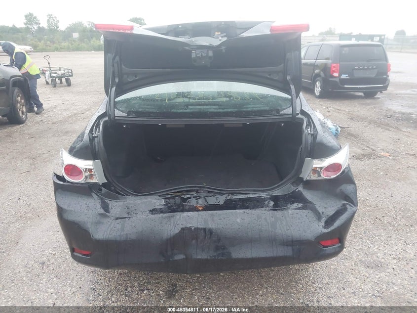 2013 TOYOTA COROLLA auction photo 6