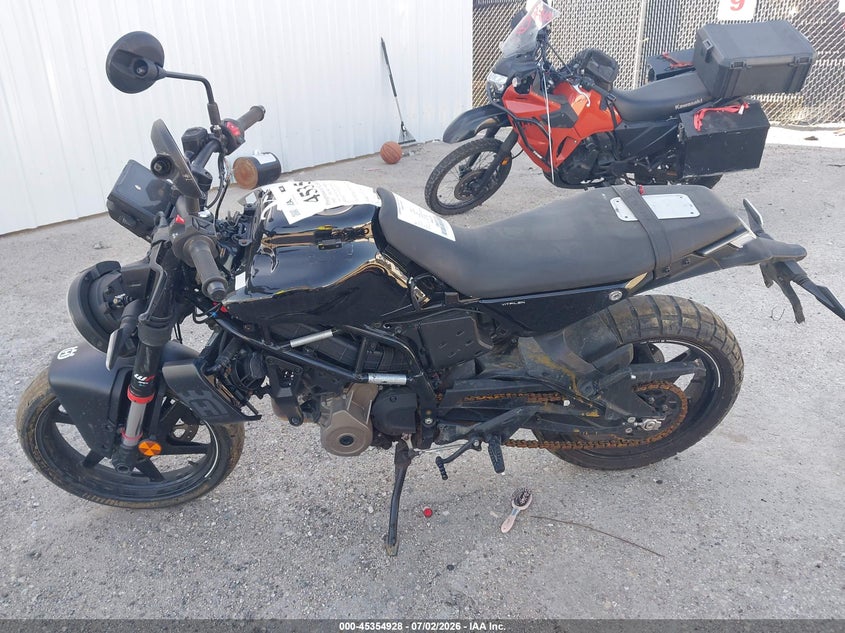 2024 Husqvarna Vitpilen 401/Svartpilen 401 VIN: MD2JUJ405RN208300 Lot: 45354928