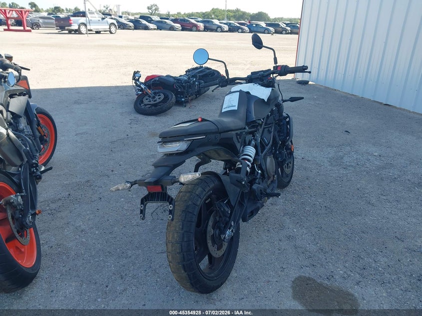 2024 HUSQVARNA VITPILEN 401/SVARTPILEN 401 auction photo 4