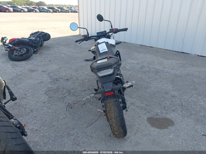 2024 HUSQVARNA VITPILEN 401/SVARTPILEN 401 auction photo 6