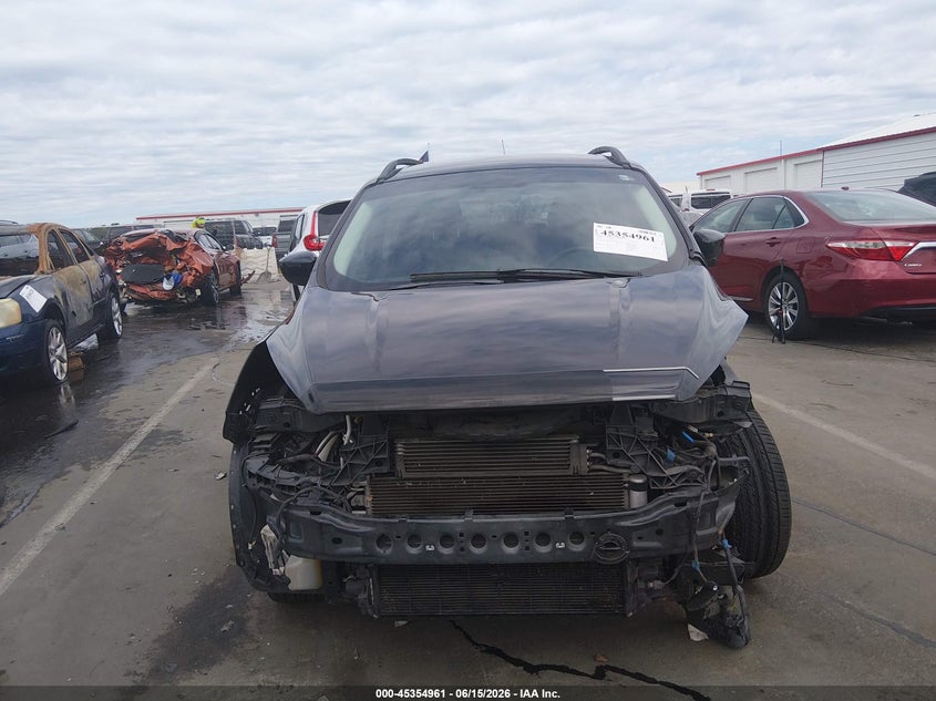 VIN 1FMCU0GD1KUC06137 2019 FORD ESCAPE SE