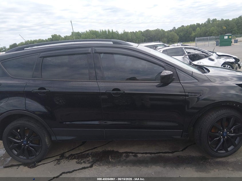 VIN 1FMCU0GD1KUC06137 2019 FORD ESCAPE SE
