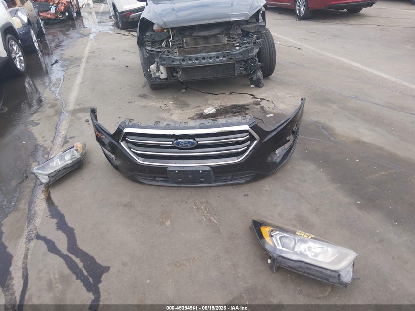 VIN 1FMCU0GD1KUC06137 2019 FORD ESCAPE SE