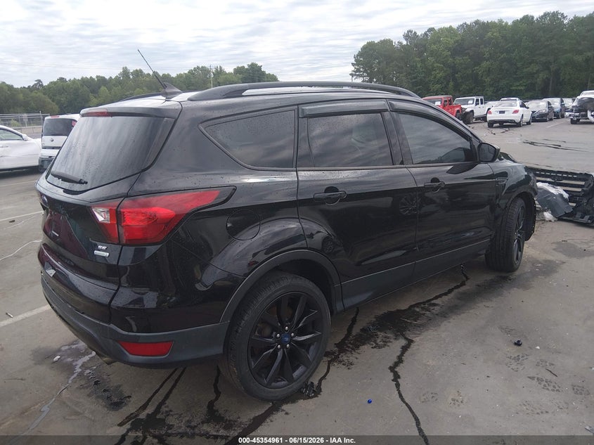VIN 1FMCU0GD1KUC06137 2019 FORD ESCAPE SE