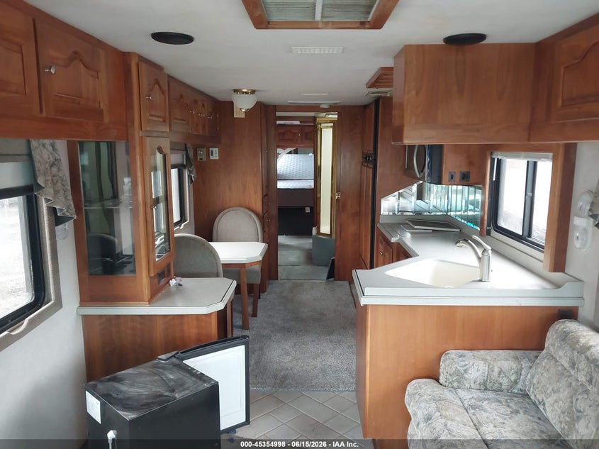 1998 ROADMASTER RAIL EXECUTIVE SIGNATURE auction photo 5