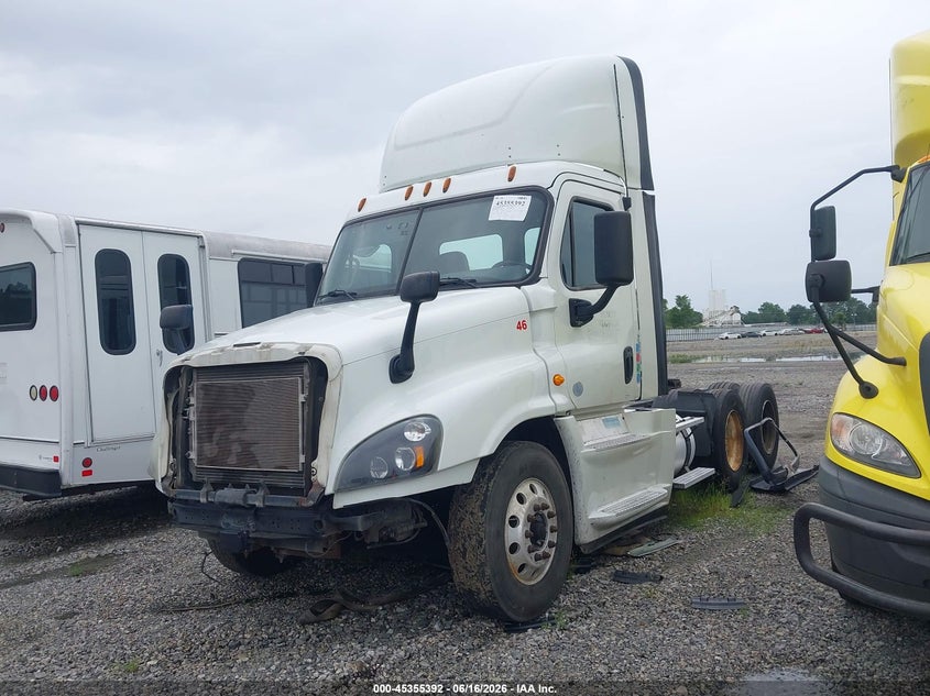 2017 FREIGHTLINER CASCADIA 125 auction photo 2