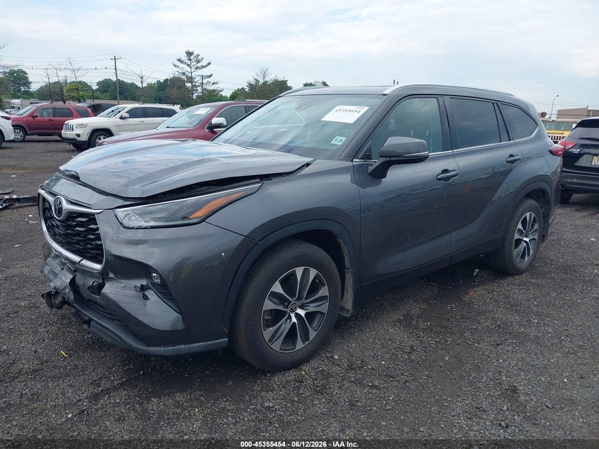 2021 TOYOTA HIGHLANDER auction photo 2