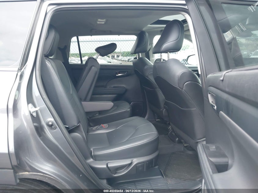 2021 TOYOTA HIGHLANDER auction photo 8