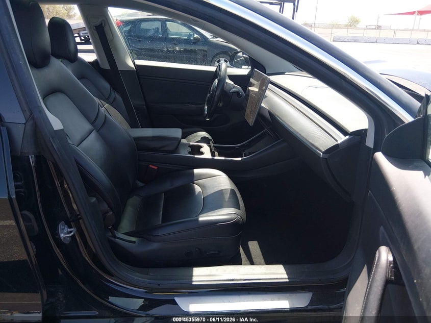 2018 TESLA MODEL 3 auction photo 5
