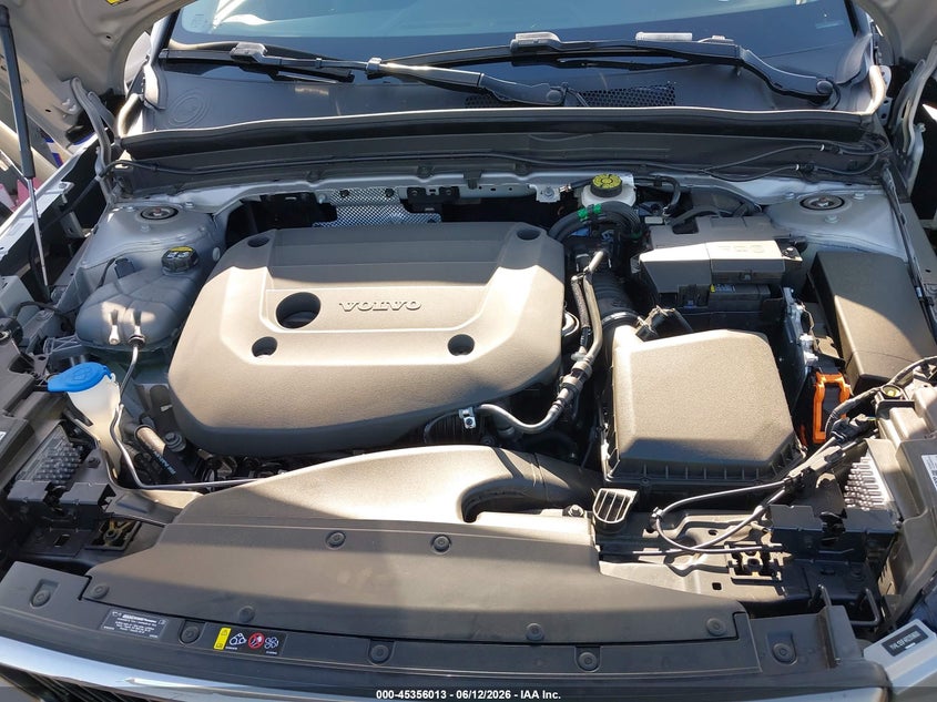 2024 Volvo Xc40 B5 Ultimate Bright Theme VIN: YV4L12UF4R2359600 Lot: 45356013