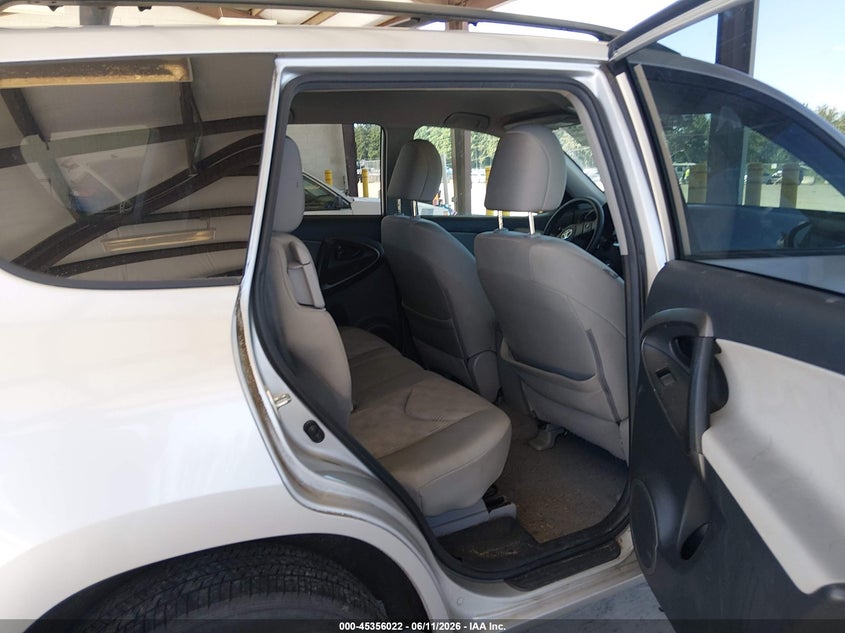 2012 TOYOTA RAV4 auction photo 8