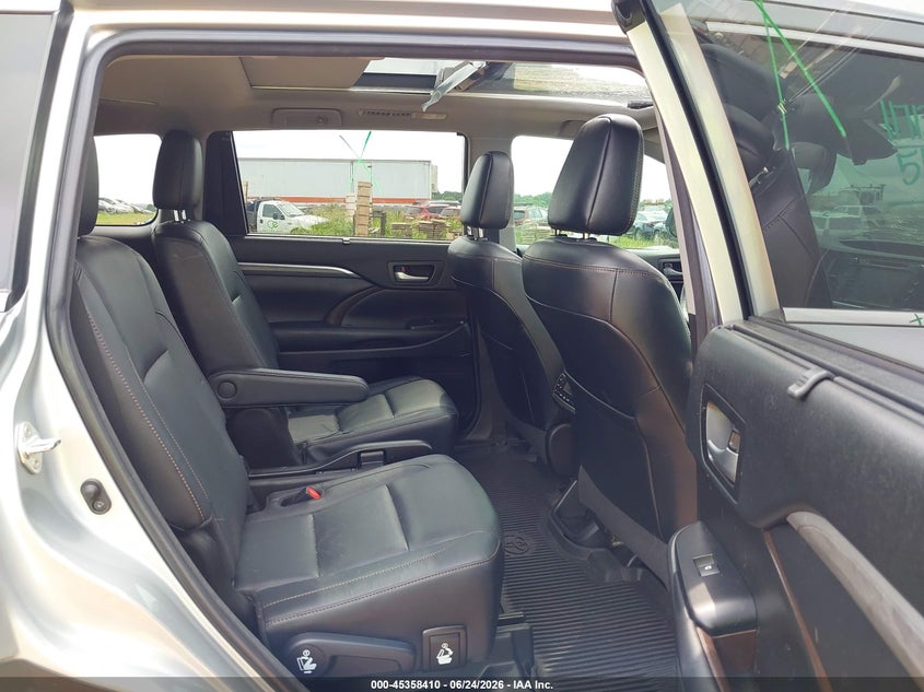 2018 TOYOTA HIGHLANDER auction photo 8