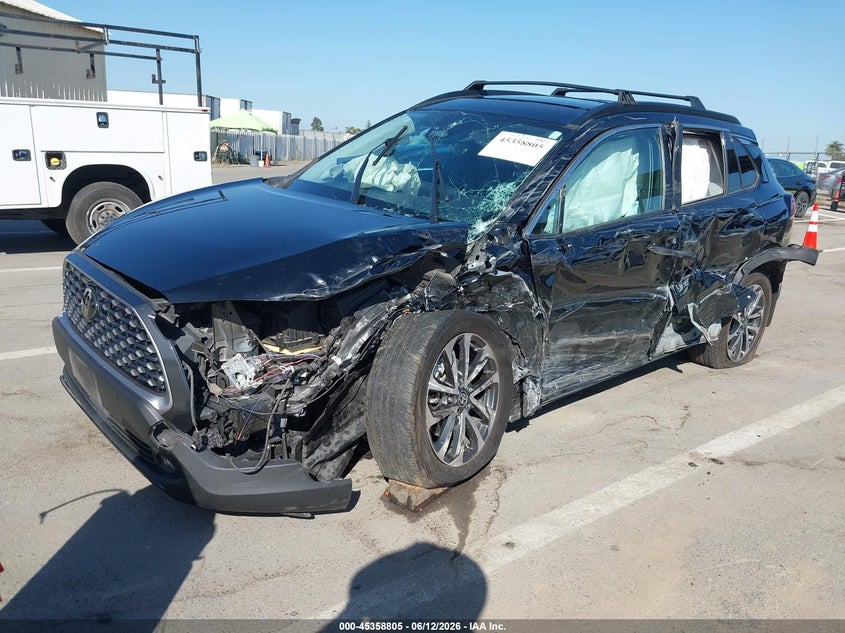 2023 TOYOTA COROLLA CROSS auction photo 2