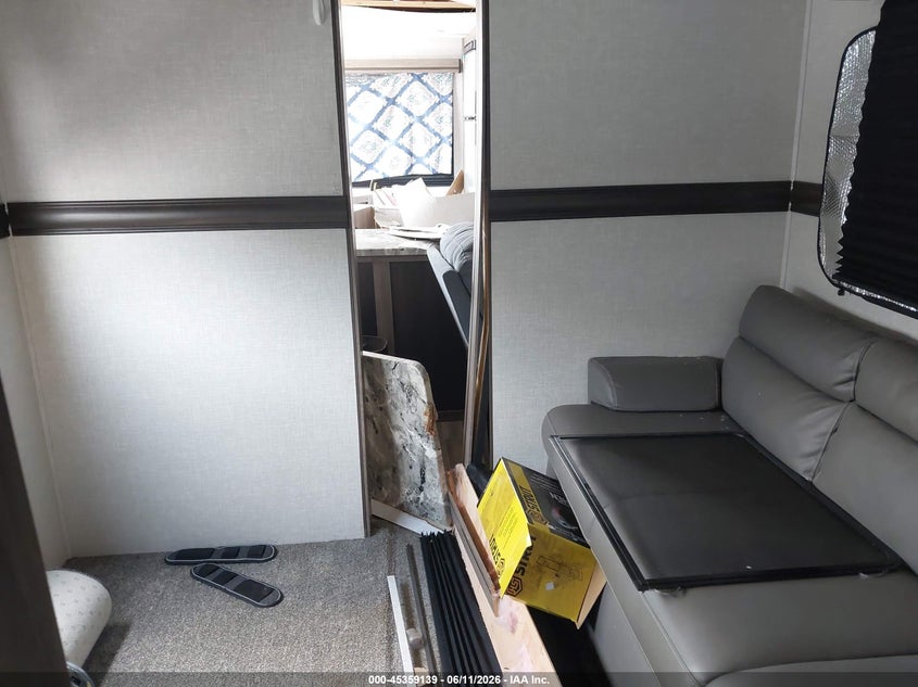 2022 CROSSROADS ZINGER ZT328S auction photo 5