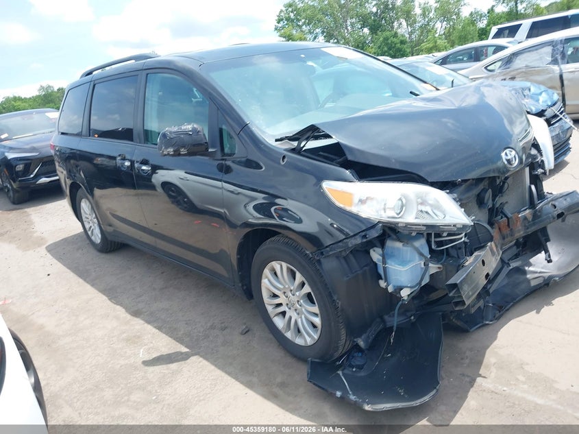 2014 TOYOTA SIENNA XLE V6 8 PASSENGER