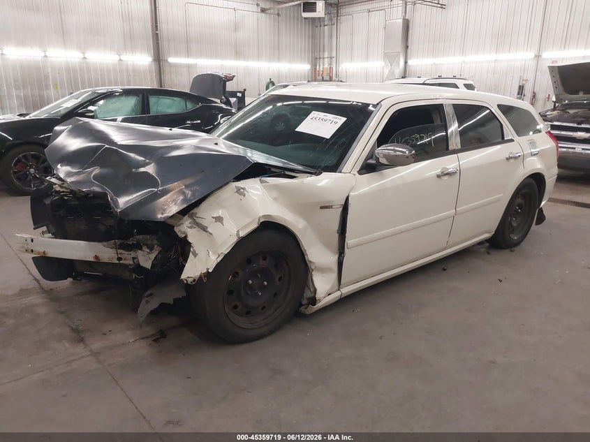 2005 DODGE MAGNUM auction photo 2