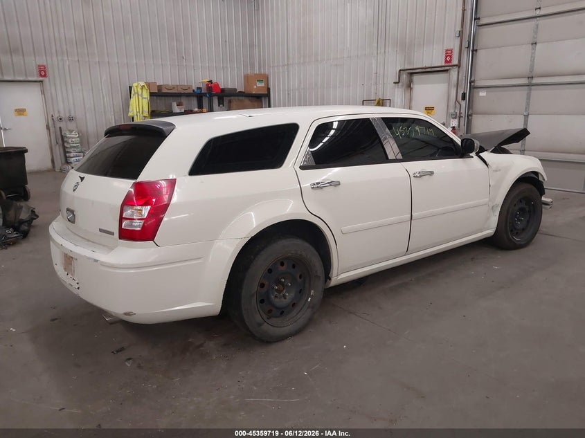 2005 DODGE MAGNUM auction photo 4