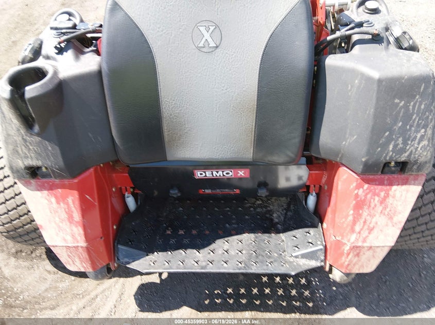 2025 EXMARK VERTEX RIDING MOWER auction photo 8