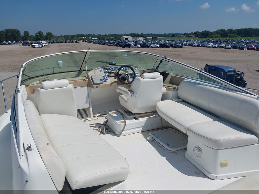 2001 CARVER 36' auction photo 1
