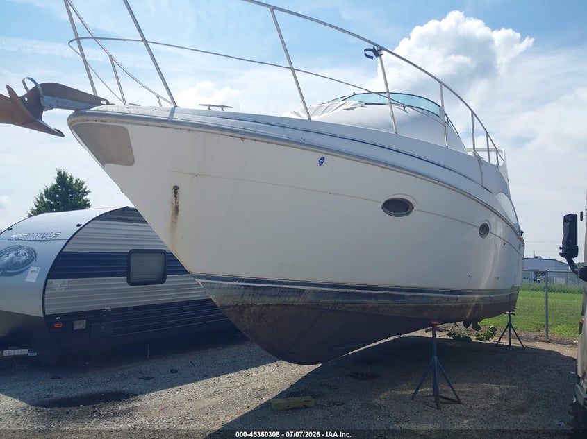 2001 CARVER 36' auction photo 2