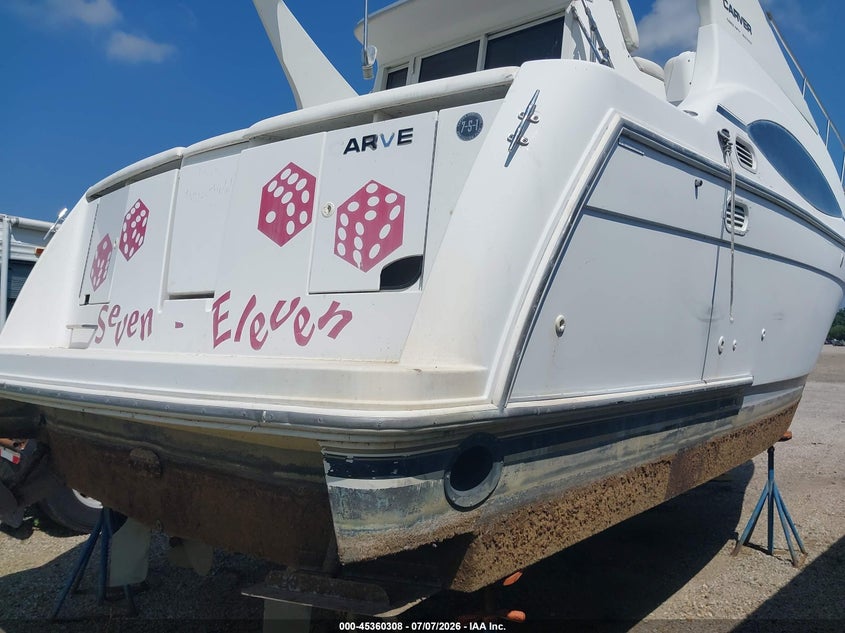 2001 CARVER 36' auction photo 4