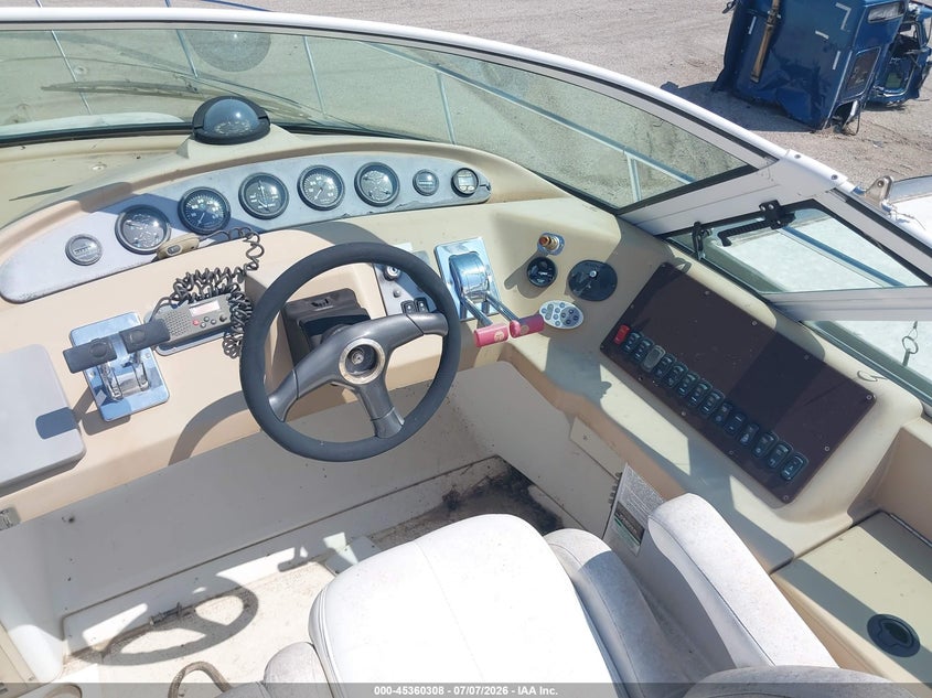 2001 CARVER 36' auction photo 5