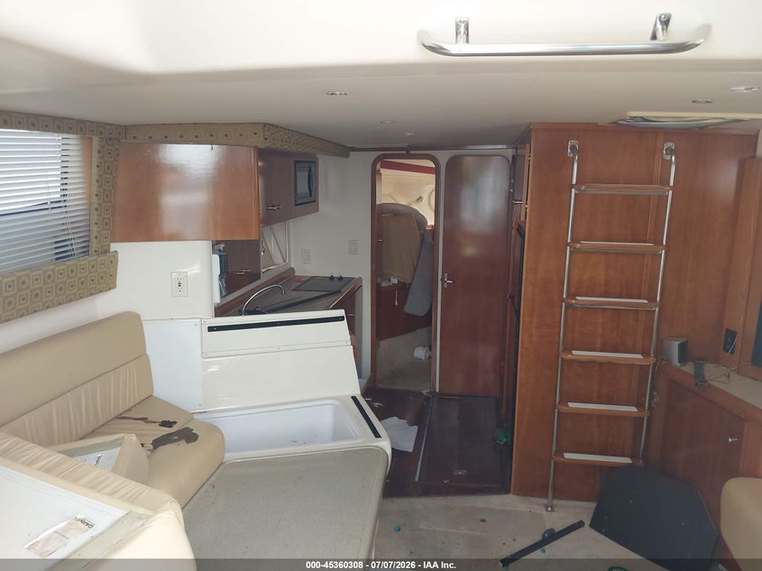 2001 CARVER 36' auction photo 6