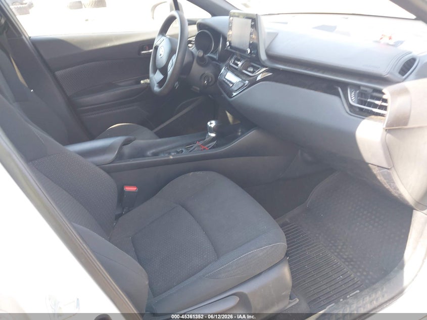 2019 TOYOTA C-HR auction photo 5