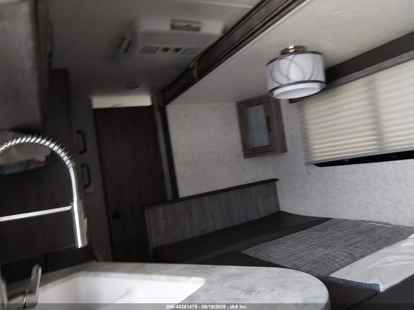 2020 COACHMAN APEX ULTRA LITE auction photo 8