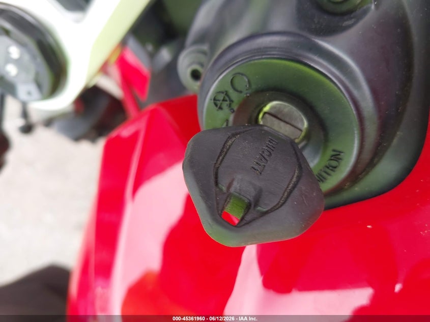 2022 Ducati Panigale V4S VIN: ZDMDAGWW0NB001829 Lot: 45361960