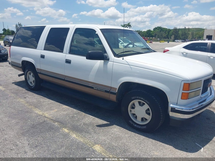 1GKEC16R6VJ751828 GMC SUBURBAN Photo 1